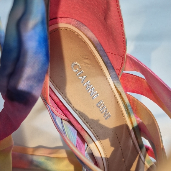 Gianni Bini Elegant Multicolor Strappy Heels. Womens 8.5. New With Tag - Picture 2 of 16